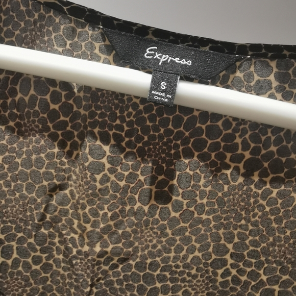 🍀3/$30 Express leopard print top with belt - Picture 5 of 7
